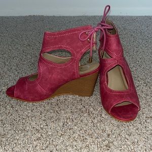 NEVER WORN Pink Peep-toe Wedge